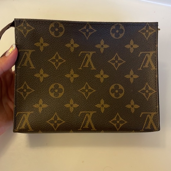 Louis Vuitton Toiletry 15 - Picture 6 of 10